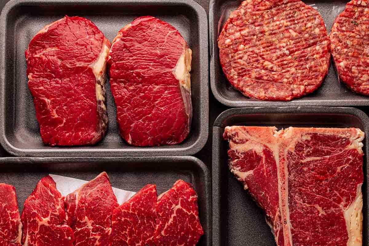 assorted-raw-beef-meat-in-plastic-boxes-2021-09-01-16-03-56-utc.jpg